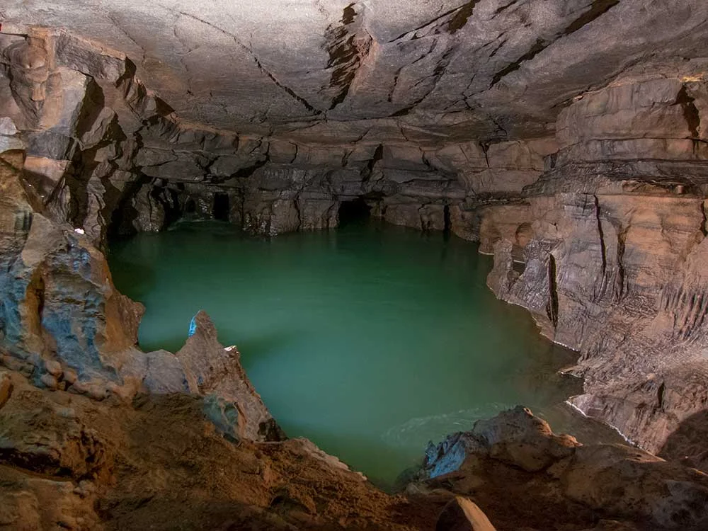 Пещера Темната дупка