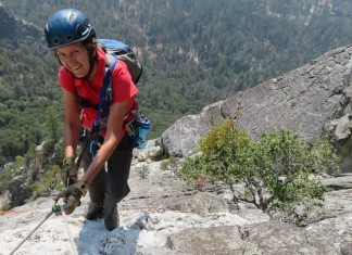 На 70 години майката на Алекс Хонълд става най-възрастната жена, изкачила Ел Капитан Диърдра Уолоуник