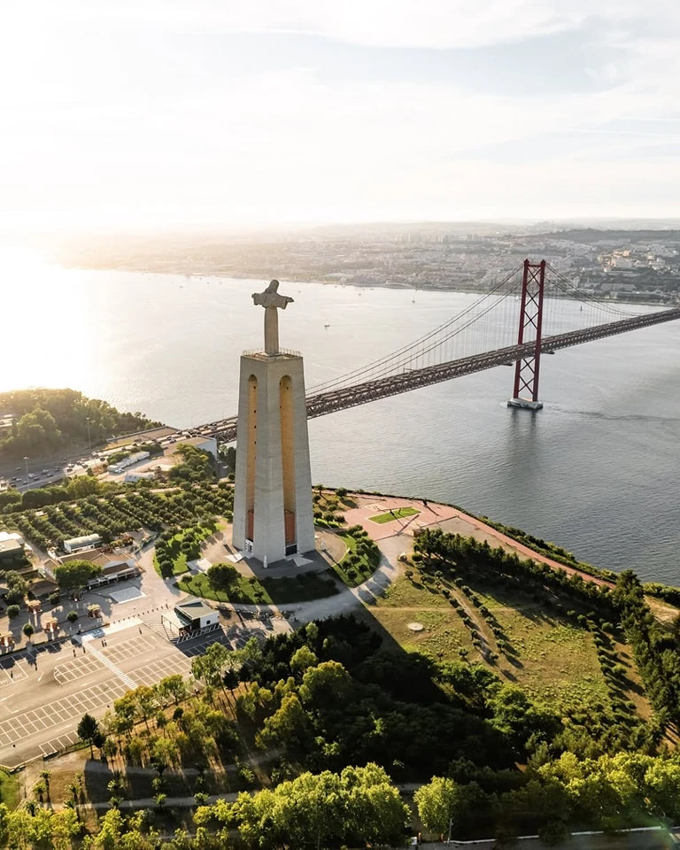 Монументът Santuário de Cristo Rei в Алмада, Лисабон