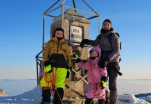 Драгомир, Яна и Борис Павлови на връх Мусала