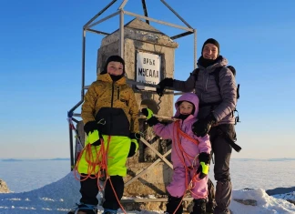 Драгомир, Яна и Борис Павлови на връх Мусала