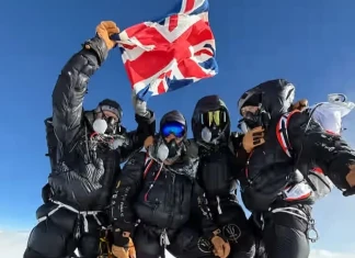 Четирима британци изкачиха Еверест за 5 дни