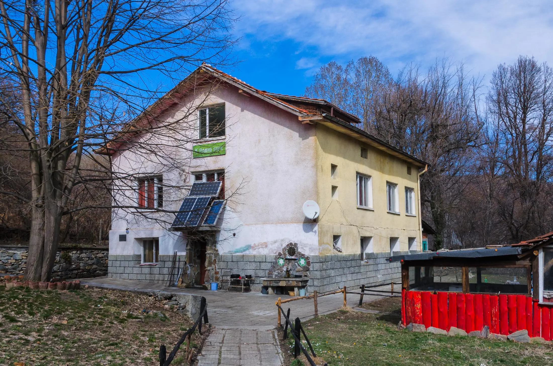 Хижа „Равно боре“