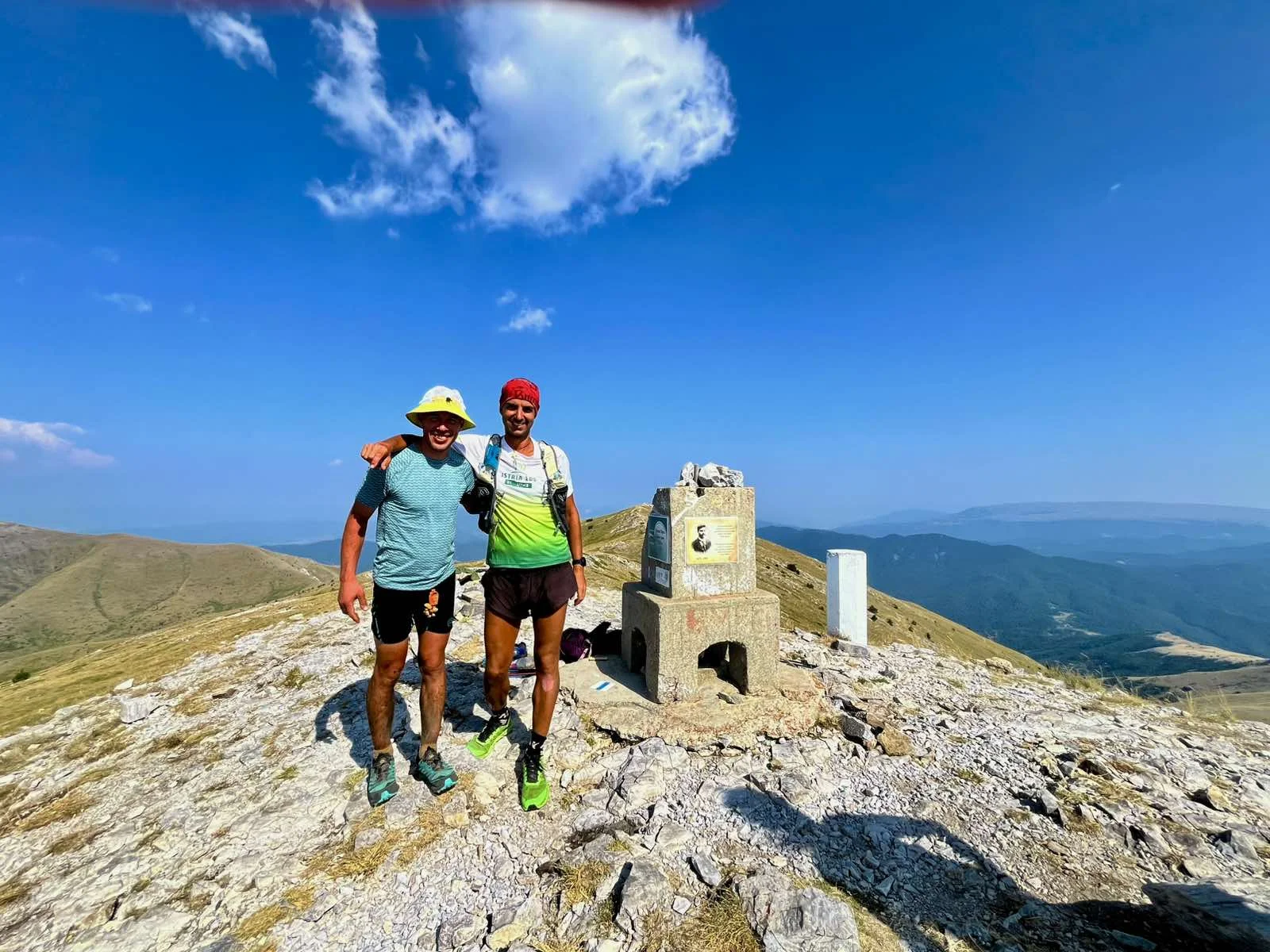 Димитър Атанасов на връх Славянка с последния си пейсър по Е4 Калоян Чанев