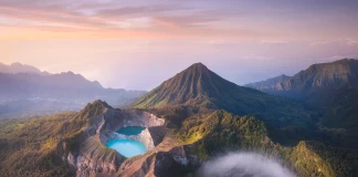 Келимуту: вулканичните езера, които сменят цвета си