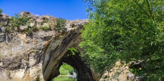 Скално образувание Дупката, Ъглен