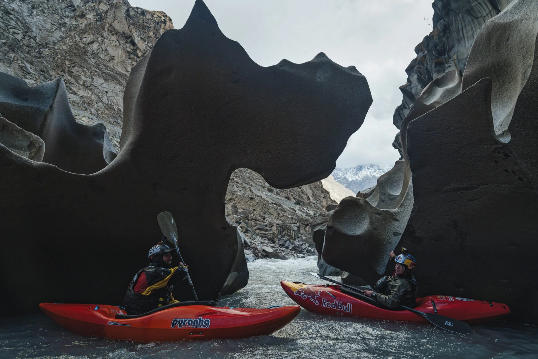 Нурия Нюман: кадър от филма "Теория за голямата вода"