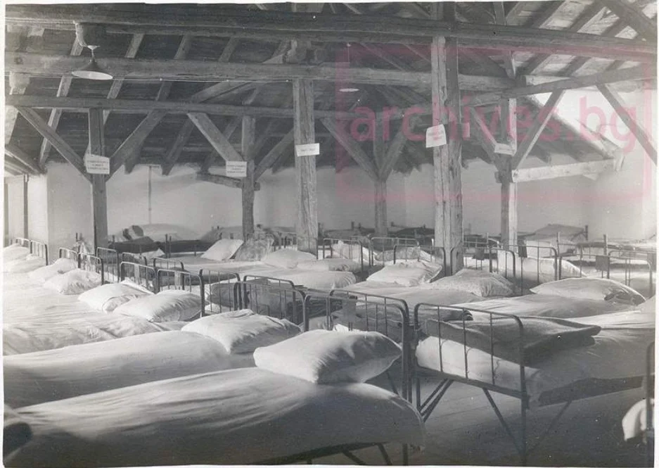 Спалнята на хижа „Трапезица“, април 1928 г.