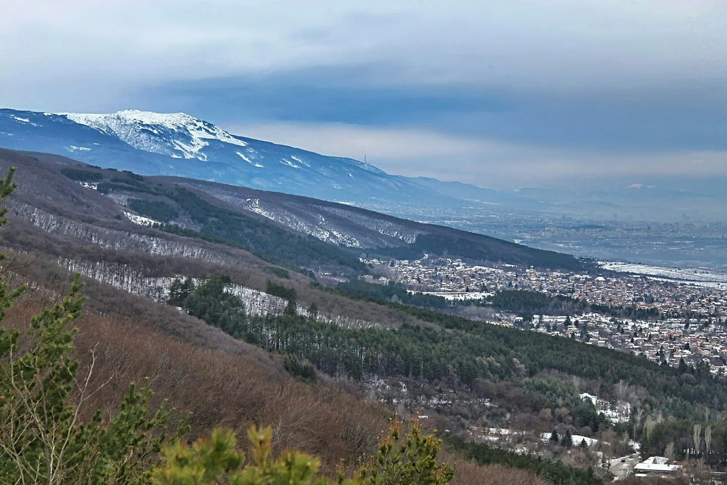 Витоша, гледана от Лозенска планина