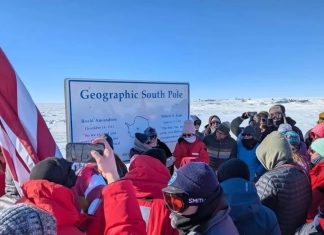 Ежегодно преместват маркера на Южния полюс