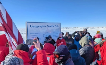 Ежегодно преместват маркера на Южния полюс