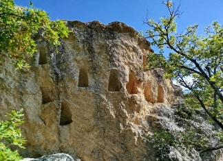 Gluhite kamani Maria Nalbantova