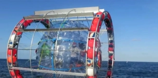 Реза Балучи и необичайното му плавателно средство