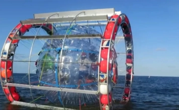 Ултрамаратонецът, който се опитваше да бяга по вода Реза Балучи и необичайното му плавателно средство