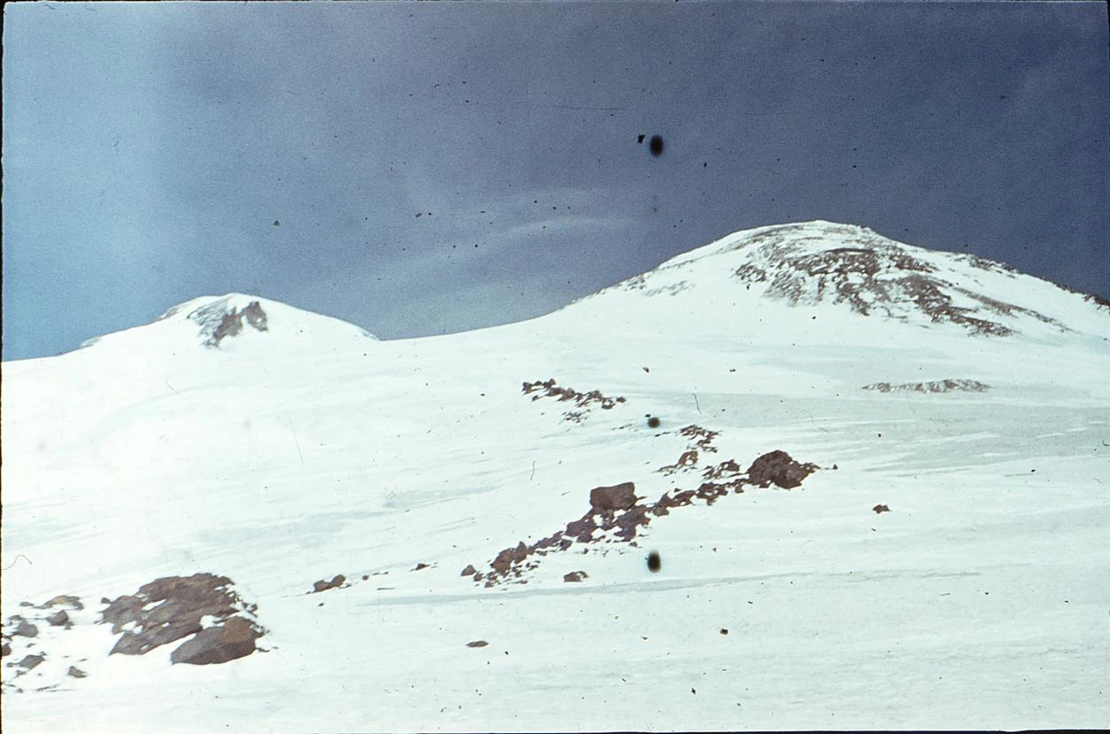 Вулканичните куполи на Елбрус (Кавказ ’83 – лагер-сбор за „Еверест ’84“)