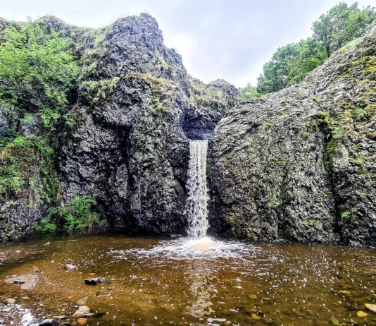 Летовнишки водопад: тихо присъствие и магия Летовнишки водопад