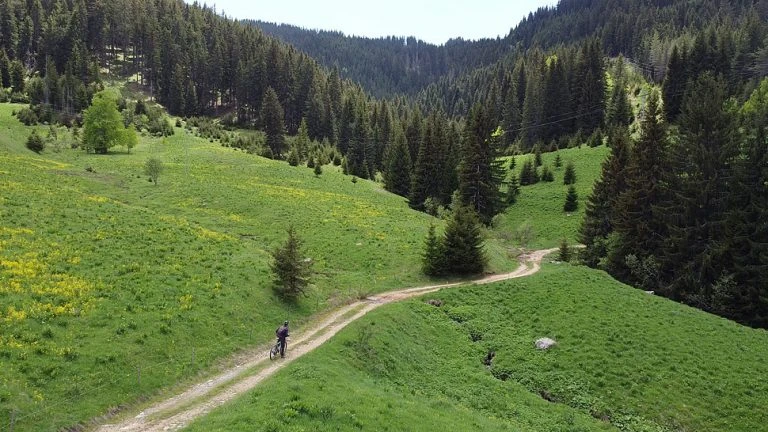 Стойките – Широка лъка