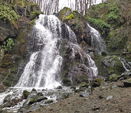Долен Алеков водопад