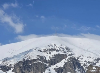 333 см сняг на Ботев: рекордна снежна покривка Връх Ботев през зимата (сняг)