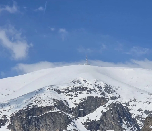 Връх Ботев през зимата (сняг)