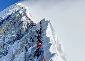 Алпинисти към Еверест
