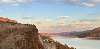 С влак край яз. Студен кладенец