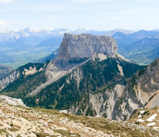 Мон Егюий: „Недостъпната планина“ и раждането на алпинизма Мон Егюйи (Mont Aiguille, 2087 м)