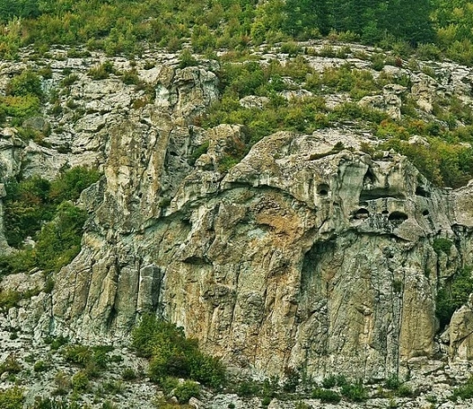 Скално-култов комплекс Дъждовница